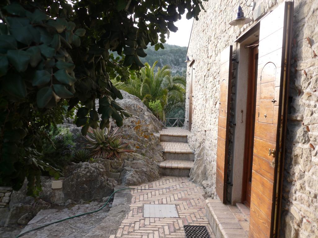 לינה וארוחת בוקר San Pantaleone Rocca Del Vento חדר תמונה