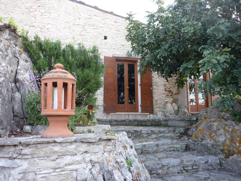 לינה וארוחת בוקר San Pantaleone Rocca Del Vento חדר תמונה