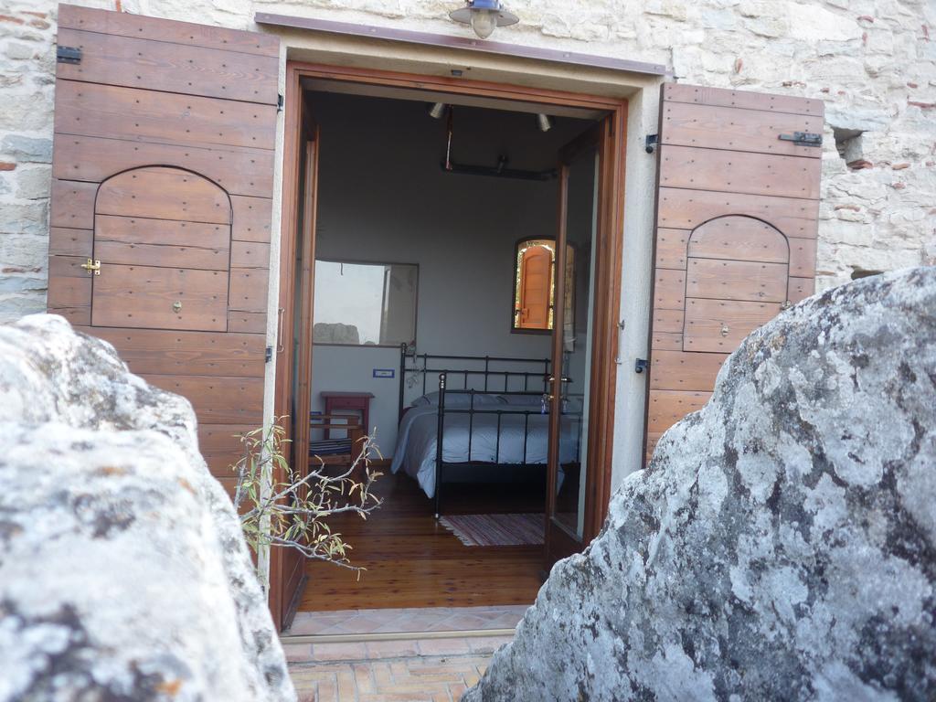לינה וארוחת בוקר San Pantaleone Rocca Del Vento חדר תמונה